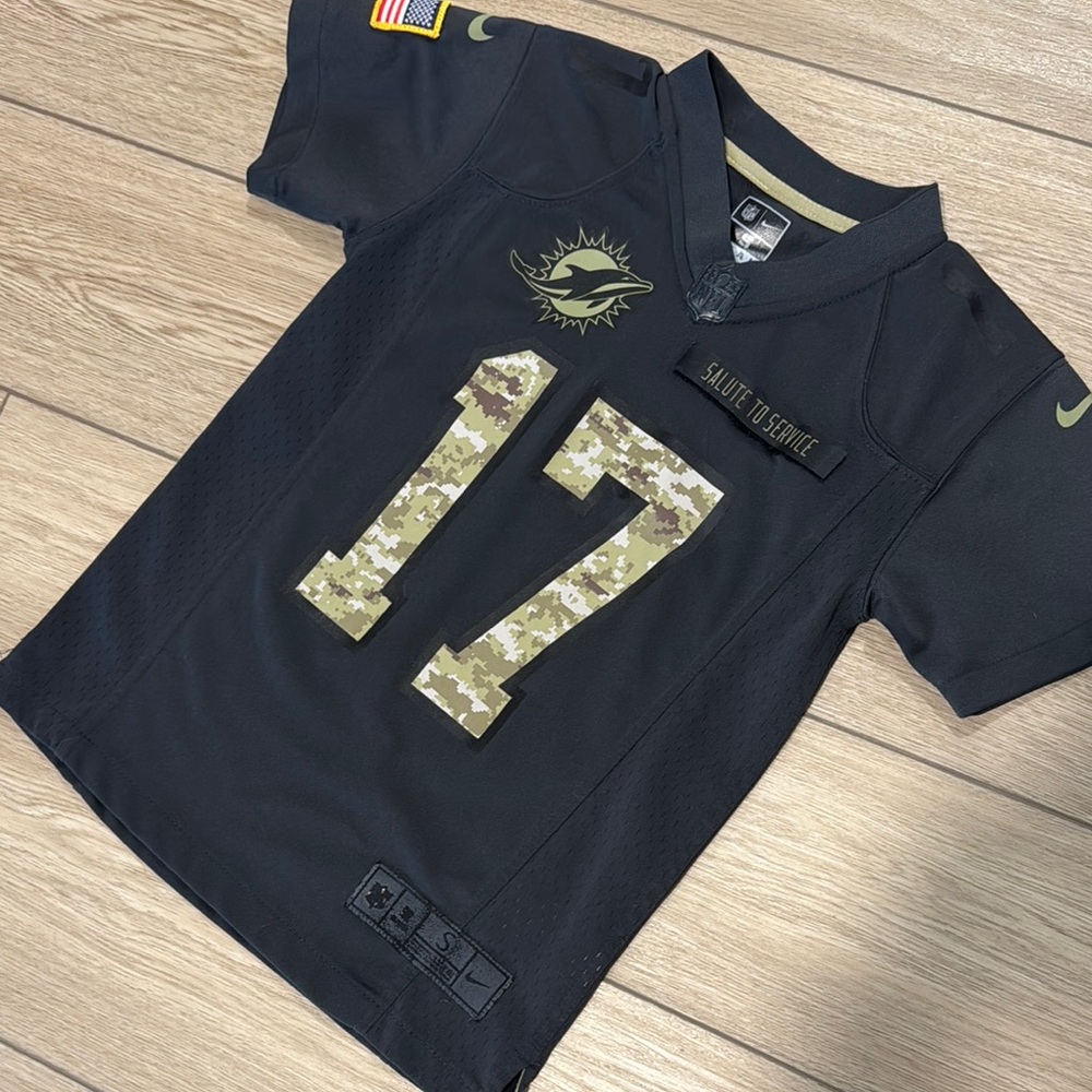 Ryan Tannehill #17 Salute to Service Miami Dolphins NFL Nike Boys Black Jersey